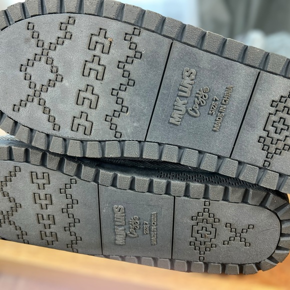 Muk Luks Cozy size 7 in grey - Picture 3 of 3